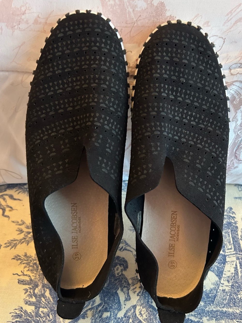 Ilse Jacobsen Tulip 139 Perforated Slip On Shoes Black EU 39
